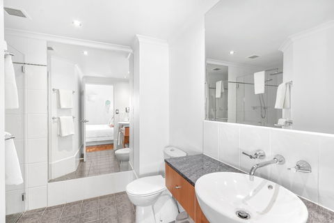 Belle Escapes - Sapphire Suite Absolute Beachfront Alamanda Resort 17 - St Kilda Accommodation 6