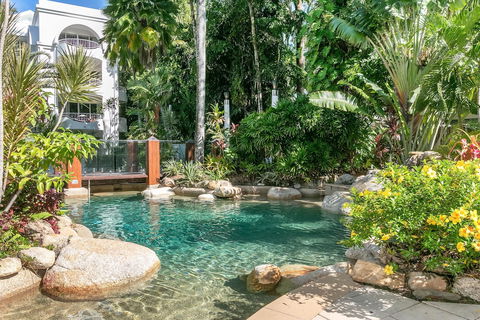 Belle Escapes - Sapphire Suite Absolute Beachfront Alamanda Resort 17 - St Kilda Accommodation 3
