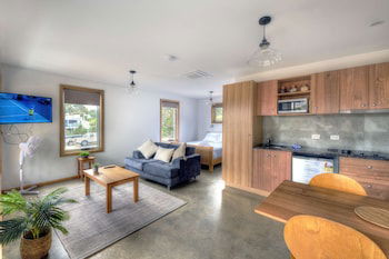 Freycinet Stone Studio 7 - St Kilda Accommodation 6