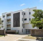 Relax in stylish comfort Sunshine Beach