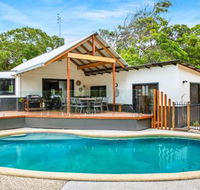 11 Naiad Court Rainbow Shores Fantastic Family Retreat Swimming Pool 200m to beach Free Wi Fi
