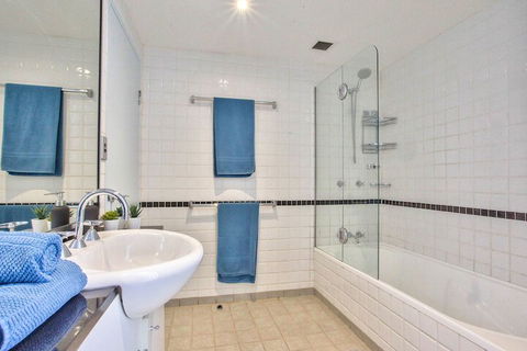 Apartment CBD Jones Bay - St Kilda Accommodation 4