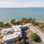 FAMILY ISLAND GETAWAY BEACHFRONT APARTMENT - St Kilda Accommodation 0