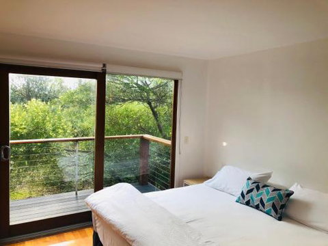 Carinya Coastal Cottage - St Kilda Accommodation 0