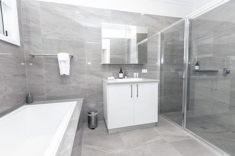 Wagga Apartments 2 - St Kilda Accommodation 4