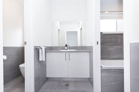 Wagga Apartments 2 - St Kilda Accommodation 6