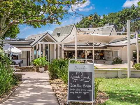 EAST COAST ESCAPES Byron Beachfront - St Kilda Accommodation 3