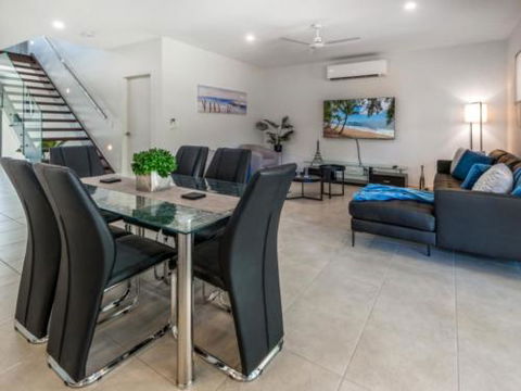 Waves Tropicana Clifton Bea - St Kilda Accommodation 5