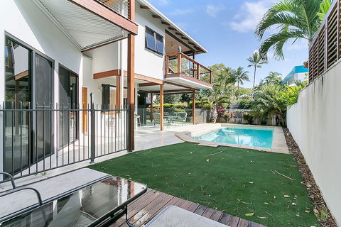Beachcomber Holiday House - St Kilda Accommodation 0