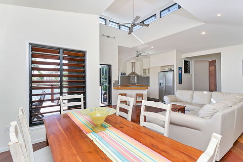 Beachcomber Holiday House - St Kilda Accommodation 5