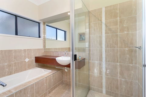 Beachcomber Holiday House - St Kilda Accommodation 3