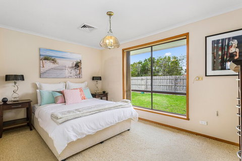 CAPEL A Great Family Getaway - St Kilda Accommodation 1