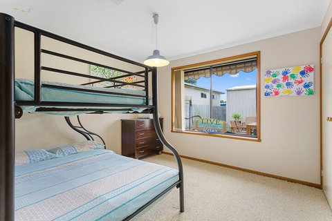 CAPEL A Great Family Getaway - St Kilda Accommodation 6