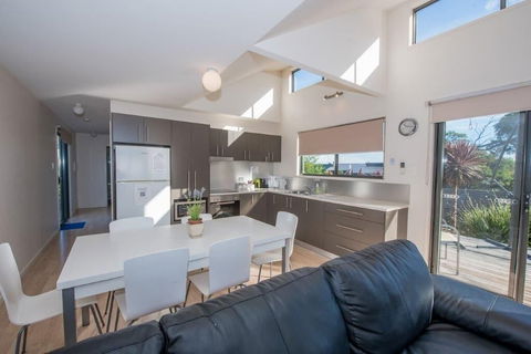 The Fairways 1 - St Kilda Accommodation 5