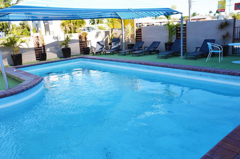 Rover Holiday Units - St Kilda Accommodation 5