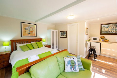 Holly Lodge - St Kilda Accommodation 7