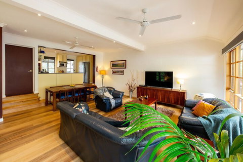 Holly Lodge - St Kilda Accommodation 3