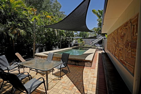 Rare Modern Unit W Private Fenced Garden Close To The Beach PC5 - St Kilda Accommodation 2