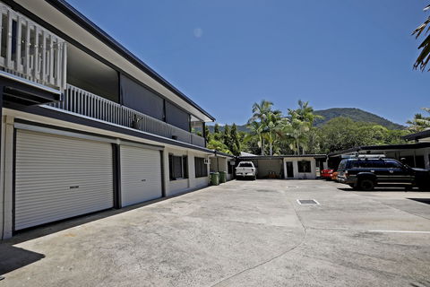 Rare Modern Unit W Private Fenced Garden Close To The Beach PC5 - St Kilda Accommodation 0