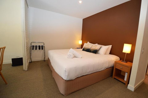 Squatters 1 - St Kilda Accommodation 6