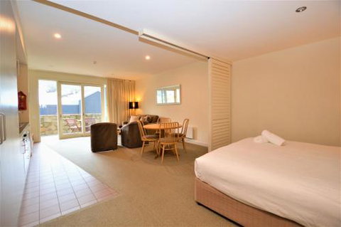 Squatters 1 - St Kilda Accommodation 2