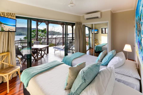NEWLY BEAUTFULLY RENOVATED 16 The Casuarina 3 Bedroom House With 180 Degree Ocean Views - St Kilda Accommodation 3