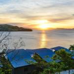 NEWLY BEAUTFULLY RENOVATED 16 The Casuarina 3 Bedroom House With 180 Degree Ocean Views - St Kilda Accommodation 0