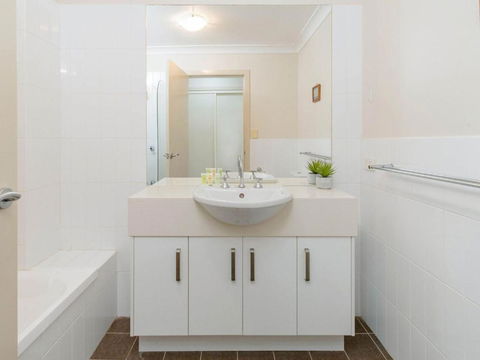 Seaspray 3 Straight Across The Road From Main Beach Yamba - St Kilda Accommodation 2