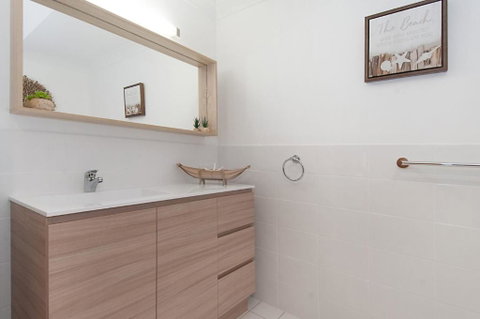 Calinda Sol 7 Byron Bay - St Kilda Accommodation 1