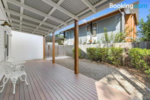 Mudjimba Island Beach House - St Kilda Accommodation 5