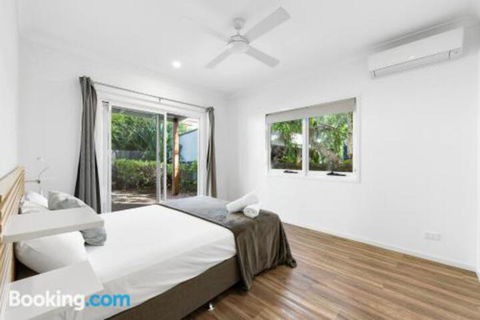Mudjimba Island Beach House - St Kilda Accommodation 4