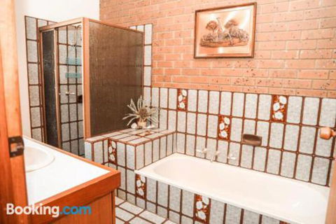 Banksia Beach House - St Kilda Accommodation 4