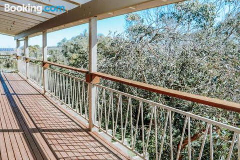 Banksia Beach House - St Kilda Accommodation 3