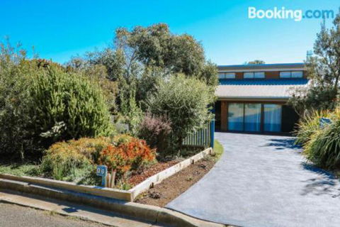 Banksia Beach House - St Kilda Accommodation 5