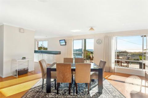 TASSIE SEASIDE SERENITY LAbode Accommodation - St Kilda Accommodation 4