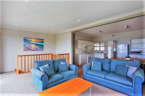 Seaside Beach House 25 Seaside Pde - St Kilda Accommodation 6