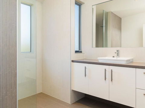 Waikiki Dream - St Kilda Accommodation 6