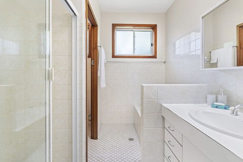Seaview Cresent, 4 - St Kilda Accommodation 2