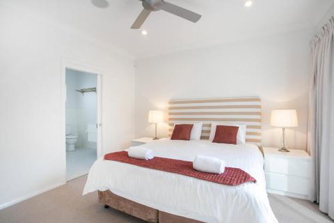 Aegean On The Beach - St Kilda Accommodation 1