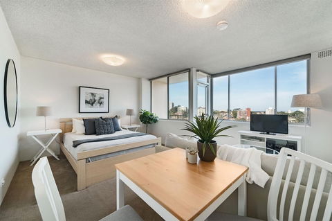 Bright And Sunny Studio Apartment - St Kilda Accommodation 1