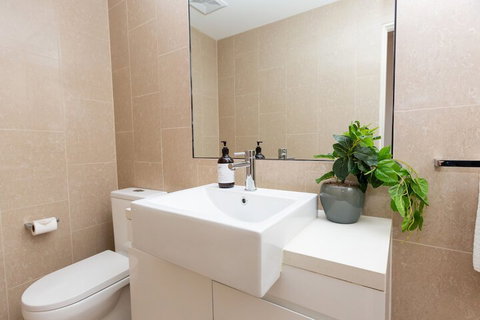 Enjoy Penthouse Living In The CBD - St Kilda Accommodation 3