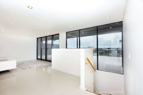 Enjoy Penthouse Living In The CBD - St Kilda Accommodation 4