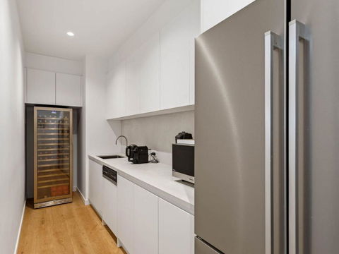 Fairway Views - St Kilda Accommodation 3