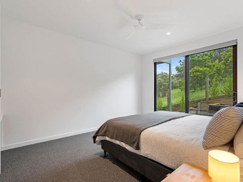 Fairway Views - St Kilda Accommodation 6