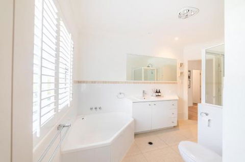 Beaches - St Kilda Accommodation 6