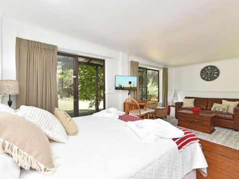 Olive Grove Studio 1 - St Kilda Accommodation 0