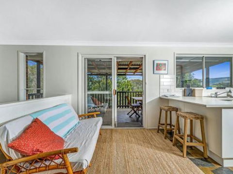 TREETOPS At WERRI BEACH Gerringong 4pm Check Out On Sundays - St Kilda Accommodation 1