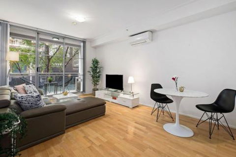 A Bright & Stylish Studio Next To Darling Harbour - St Kilda Accommodation 4