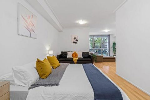 A Bright & Stylish Studio Next To Darling Harbour - St Kilda Accommodation 1