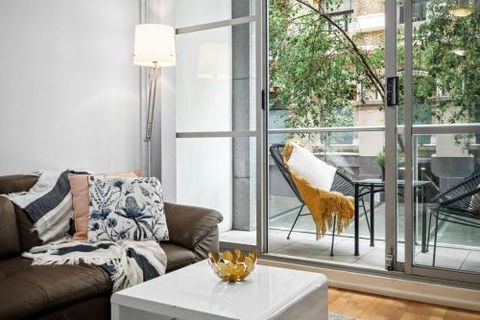 A Bright & Stylish Studio Next To Darling Harbour - St Kilda Accommodation 6